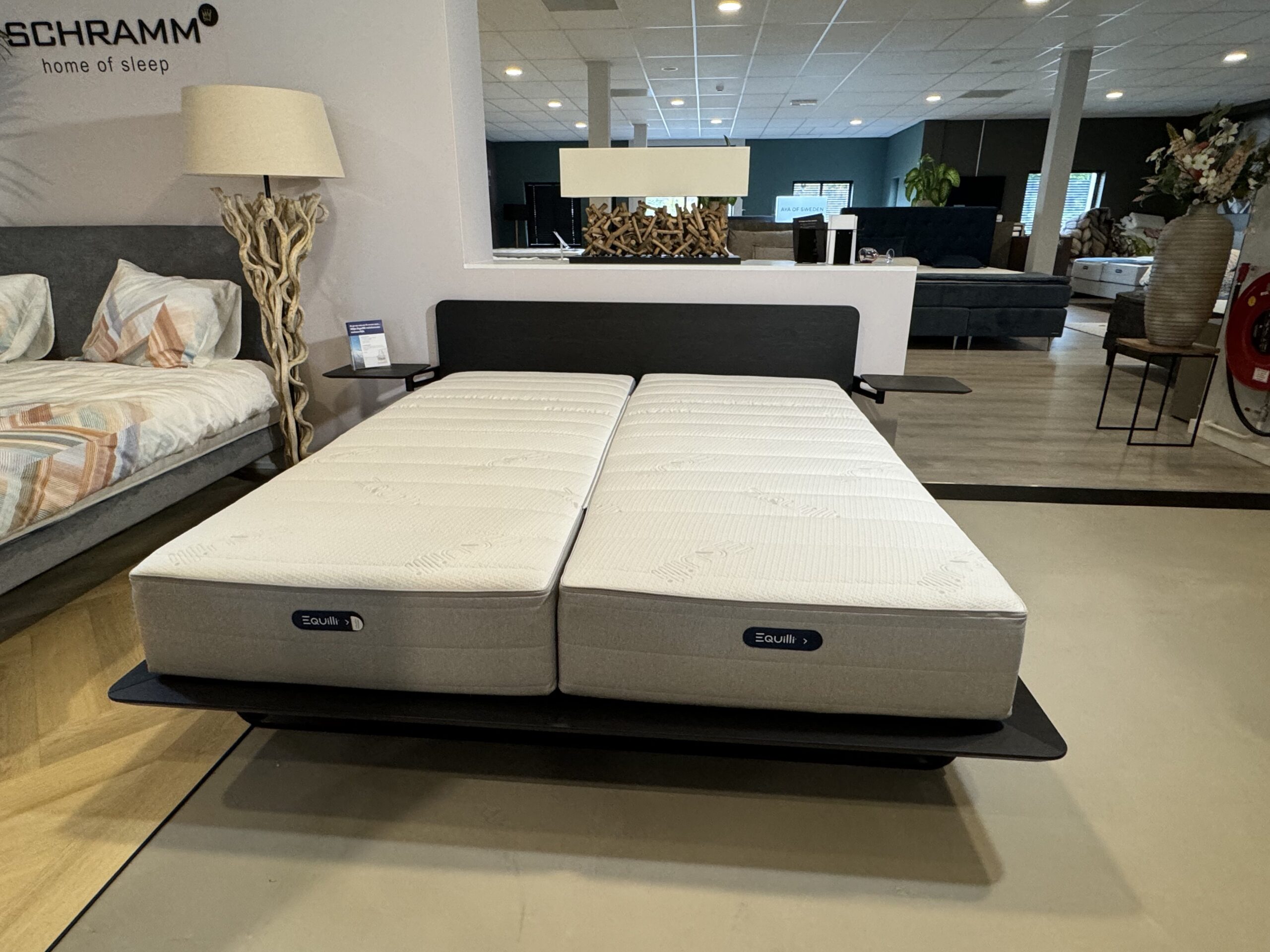 Equilli Less bed  | 180x210 | inleg boxspring  | Equilli Support matras  | Showroommodel